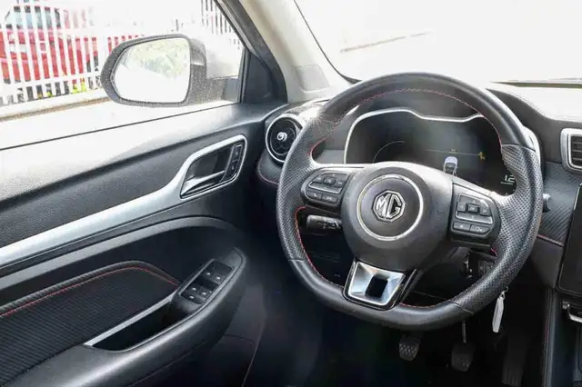MG ZS view 12