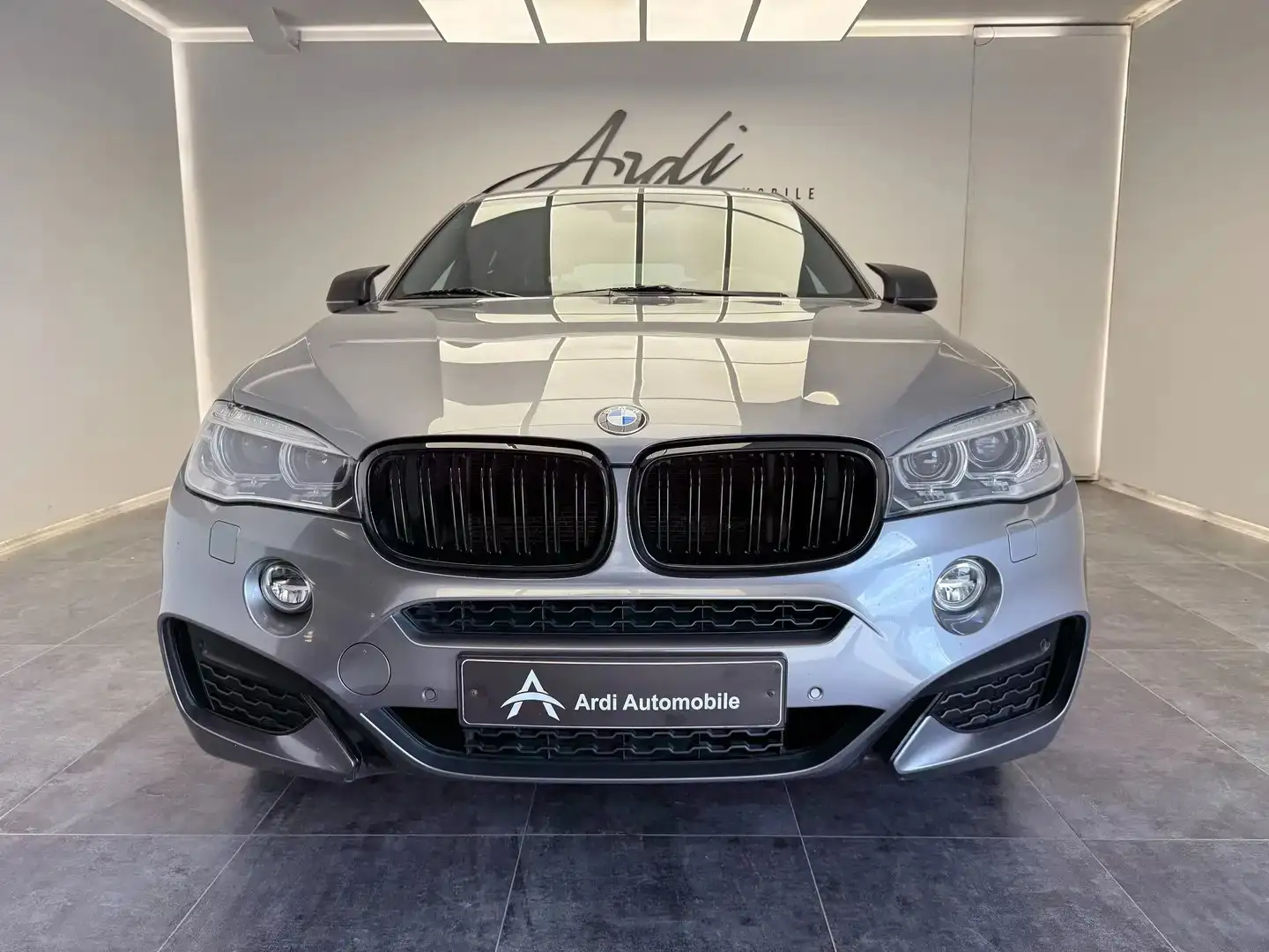 BMW X6 3.0 dAS xDrive30*CARPLAY*CAMERA*GARANTIE 12 MOIS* Grijs - 2