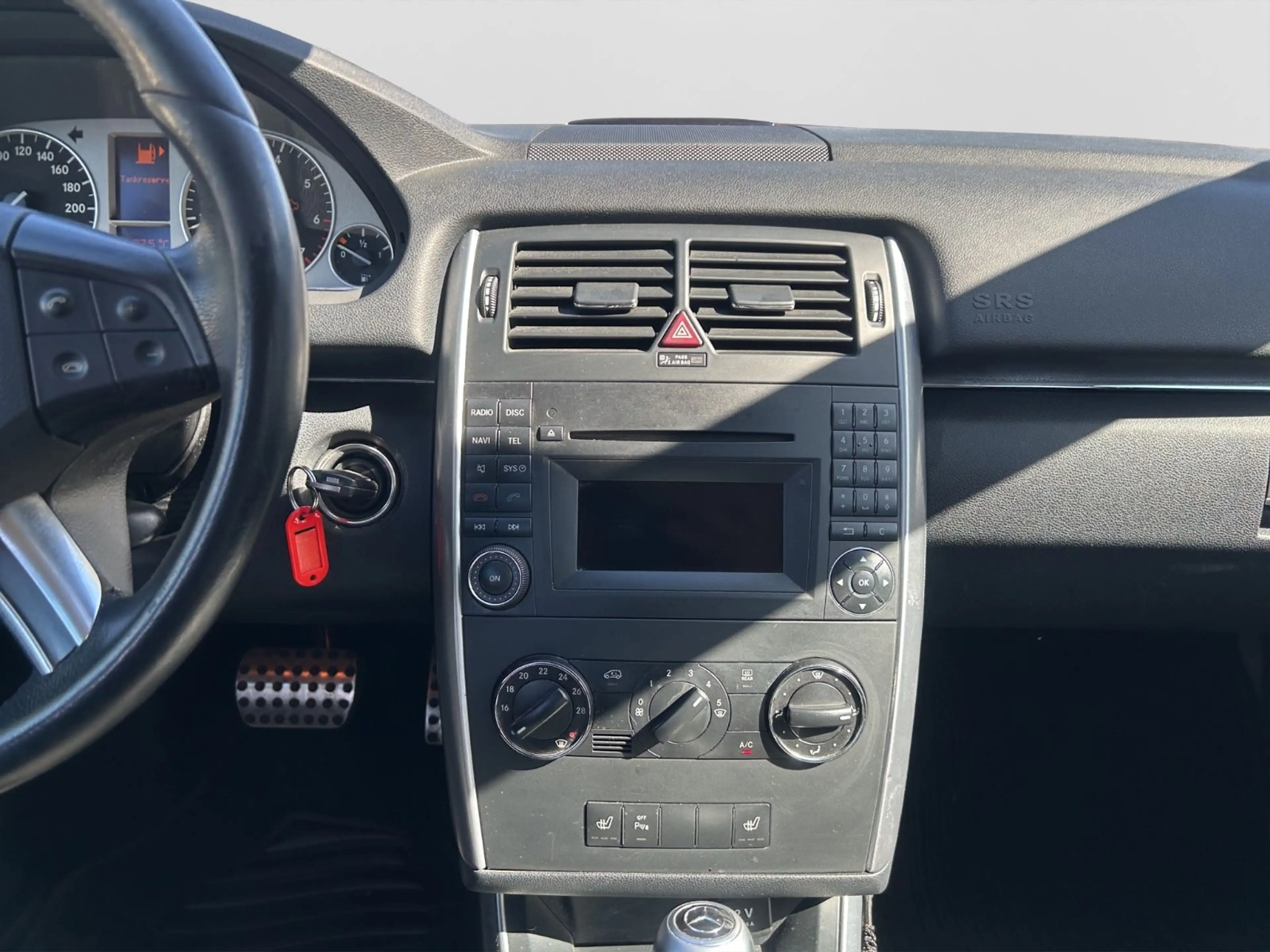 Mercedes-Benz B 160 / NAVI / Temp / SHZ / — photo 14