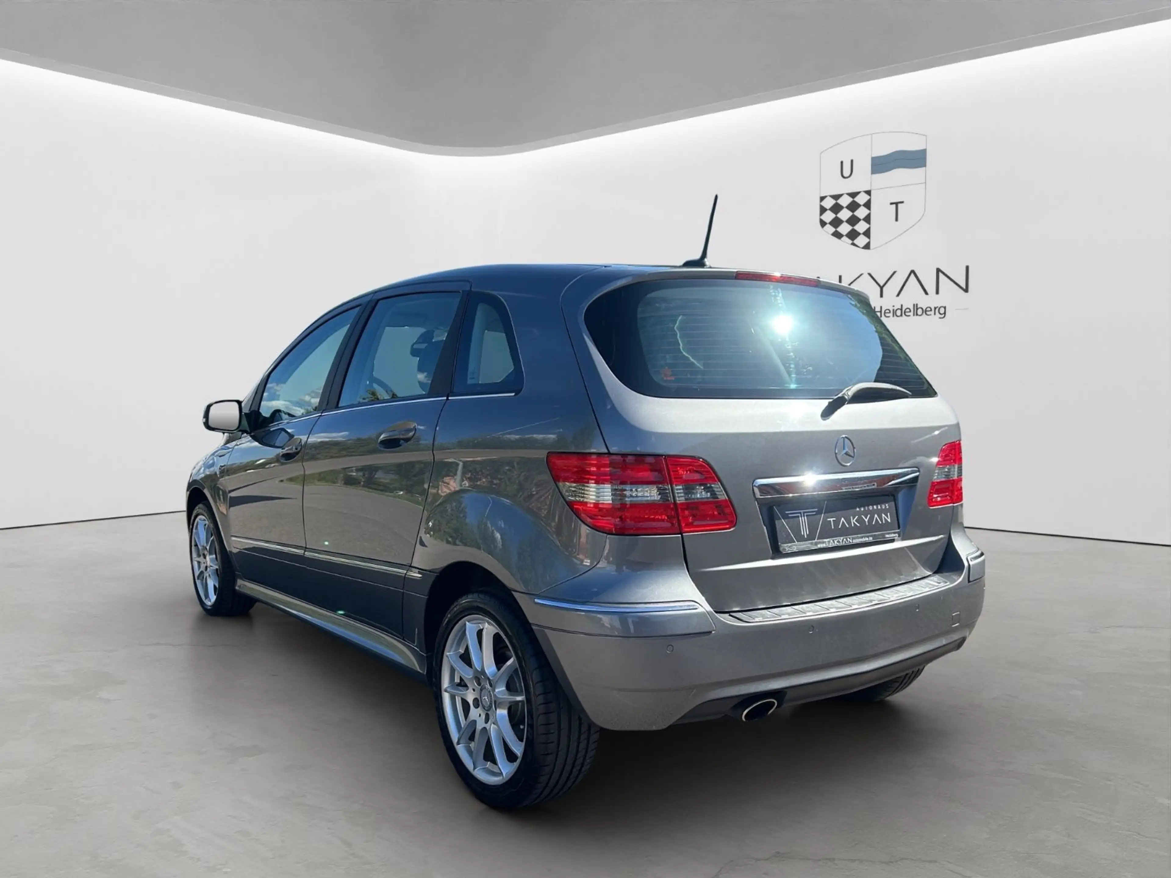 Mercedes-Benz B 160 / NAVI / Temp / SHZ / — photo 7