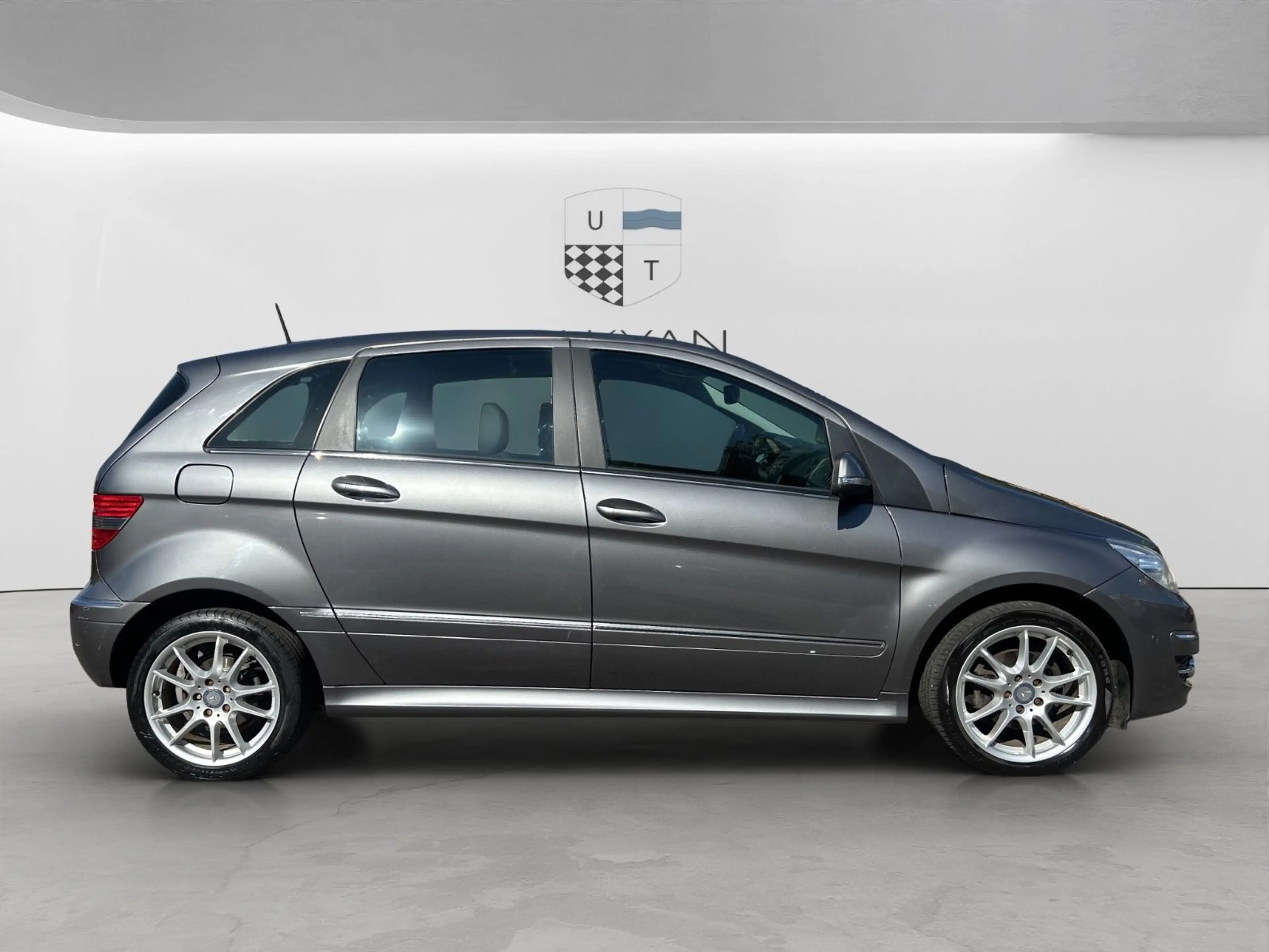 Mercedes-Benz B 160 / NAVI / Temp / SHZ / — photo 4