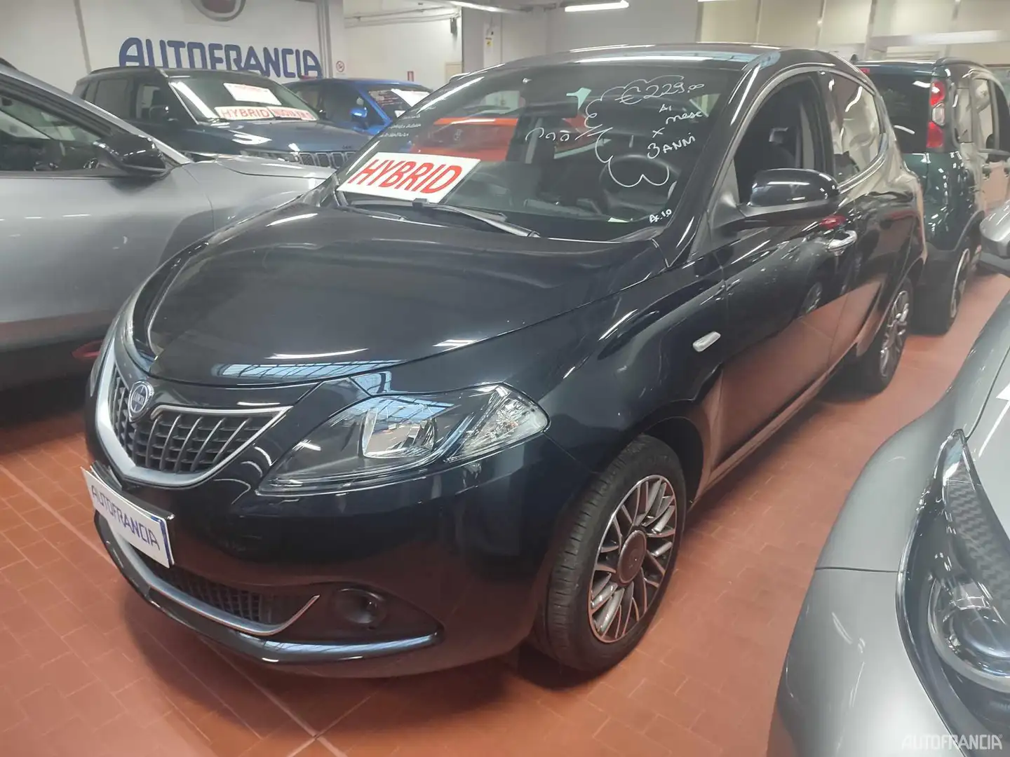 Lancia Ypsilon 1.0 HYBRID 70CV GOLD Nero - 2