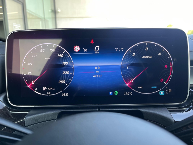 Mercedes-Benz C 300 d AMG Line + PANO — photo 9