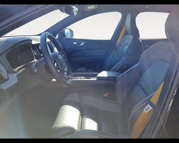 Volvo XC60 view 9