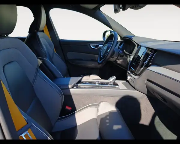 Volvo XC60 view 15