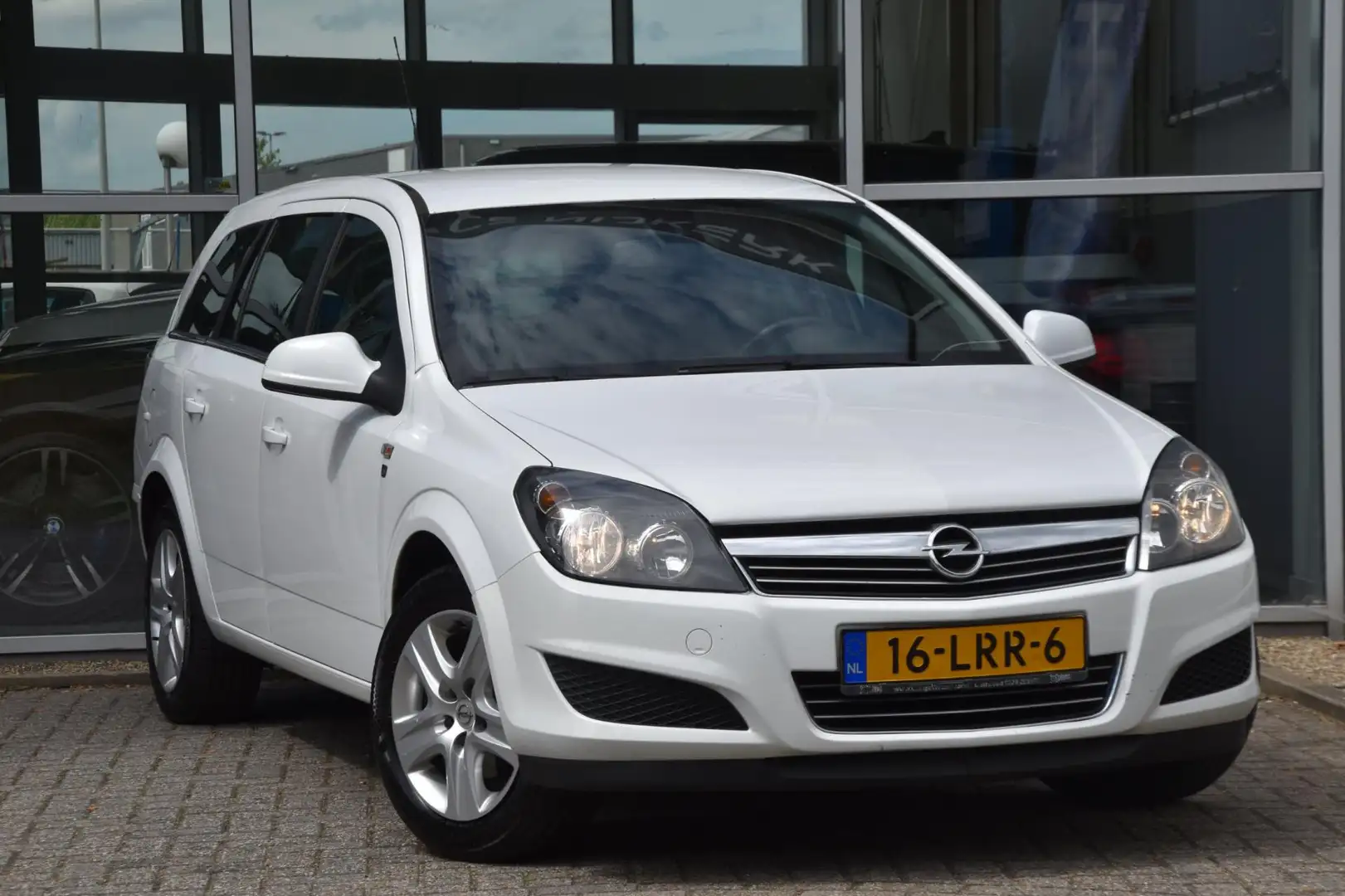 Opel Astra Wagon 1.4 111 years Edition Airco Elek. Ramen Trek Blanc - 1