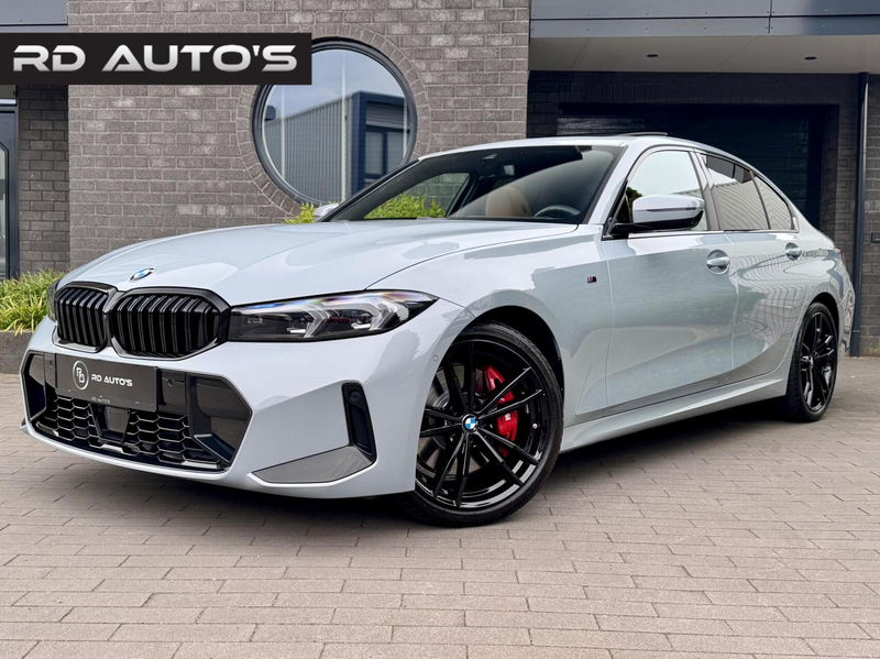 BMW 318 3-serie 318i M Sport Brooklyn Grau Pano H/K Hud 36