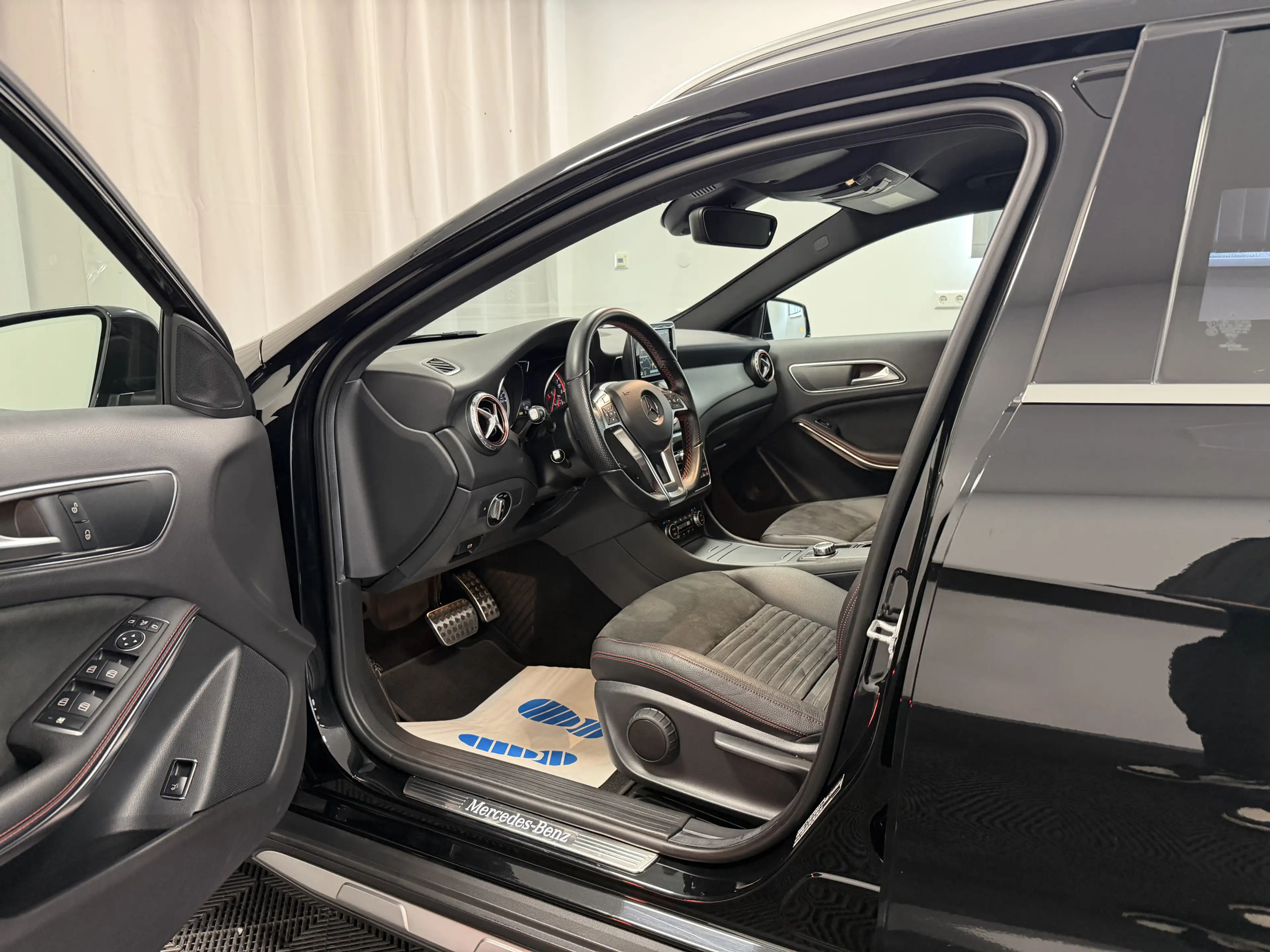 Mercedes-Benz GLA 250 4Matic Aut. AMG Line ILS Kamera AHK Navi — photo 9