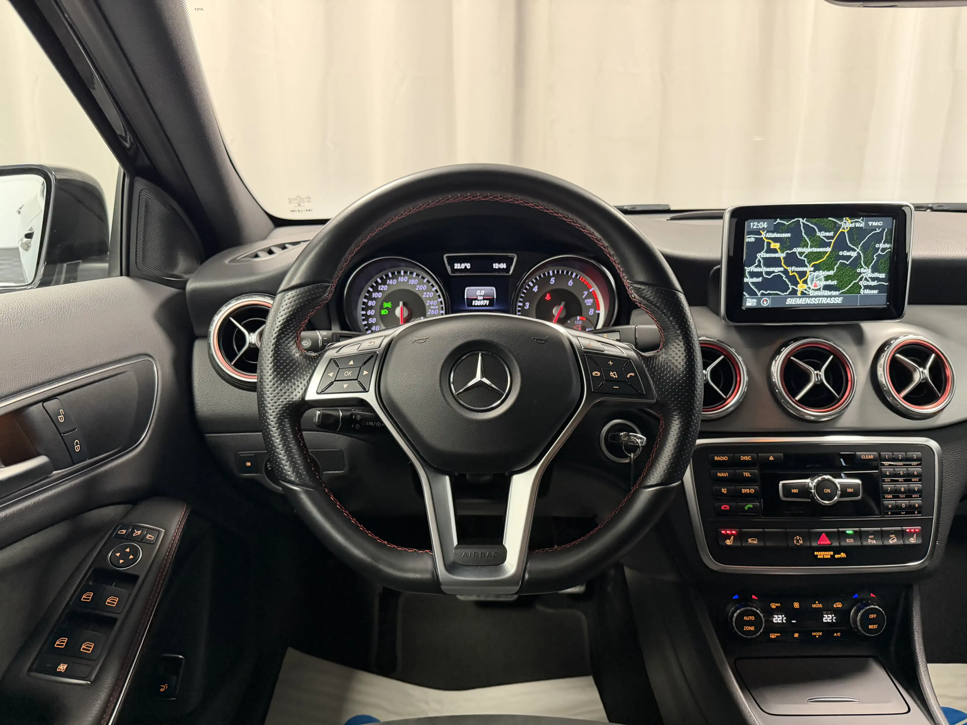 Mercedes-Benz GLA 250 4Matic Aut. AMG Line ILS Kamera AHK Navi — photo 13
