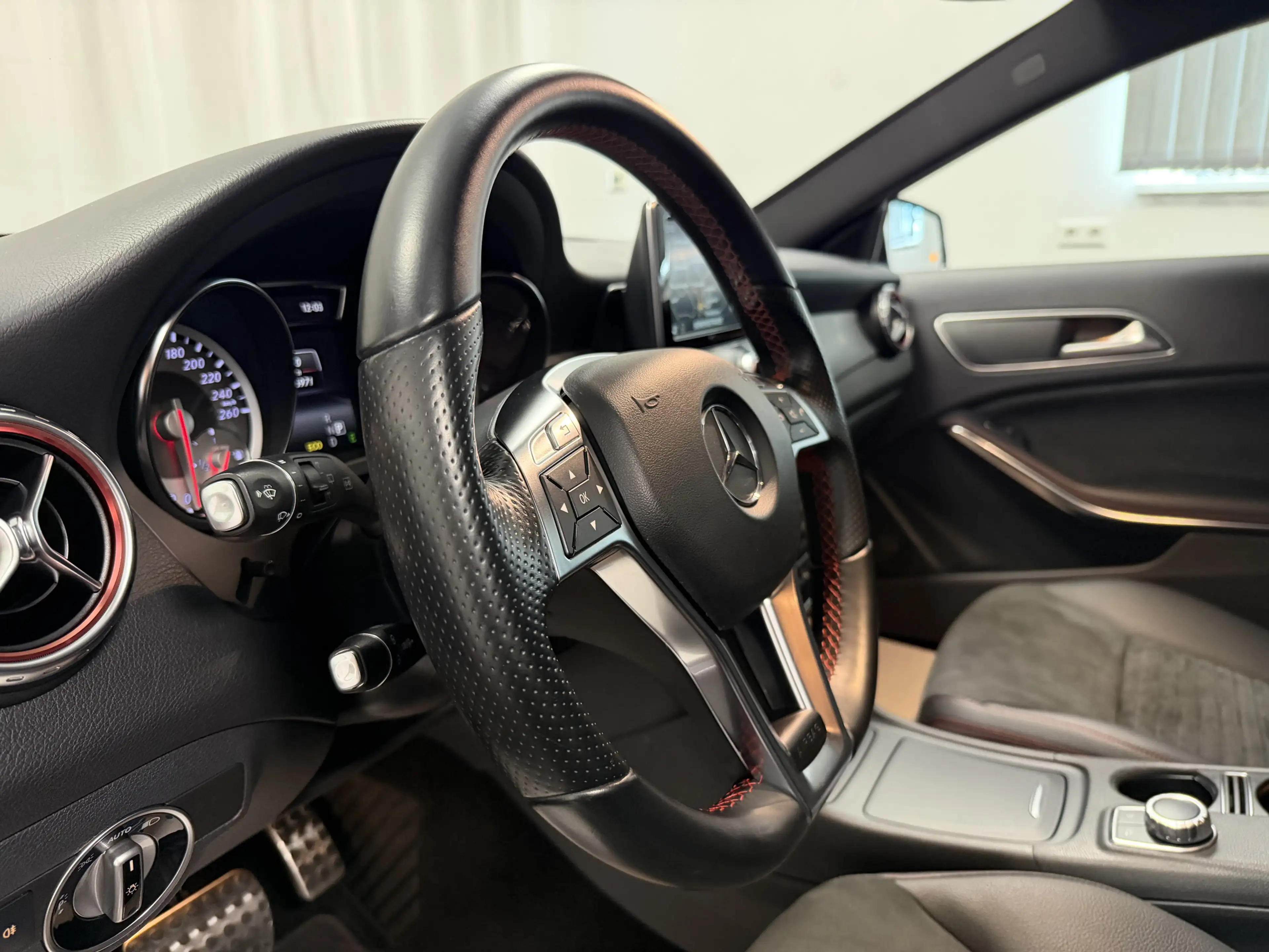 Mercedes-Benz GLA 250 4Matic Aut. AMG Line ILS Kamera AHK Navi — photo 10