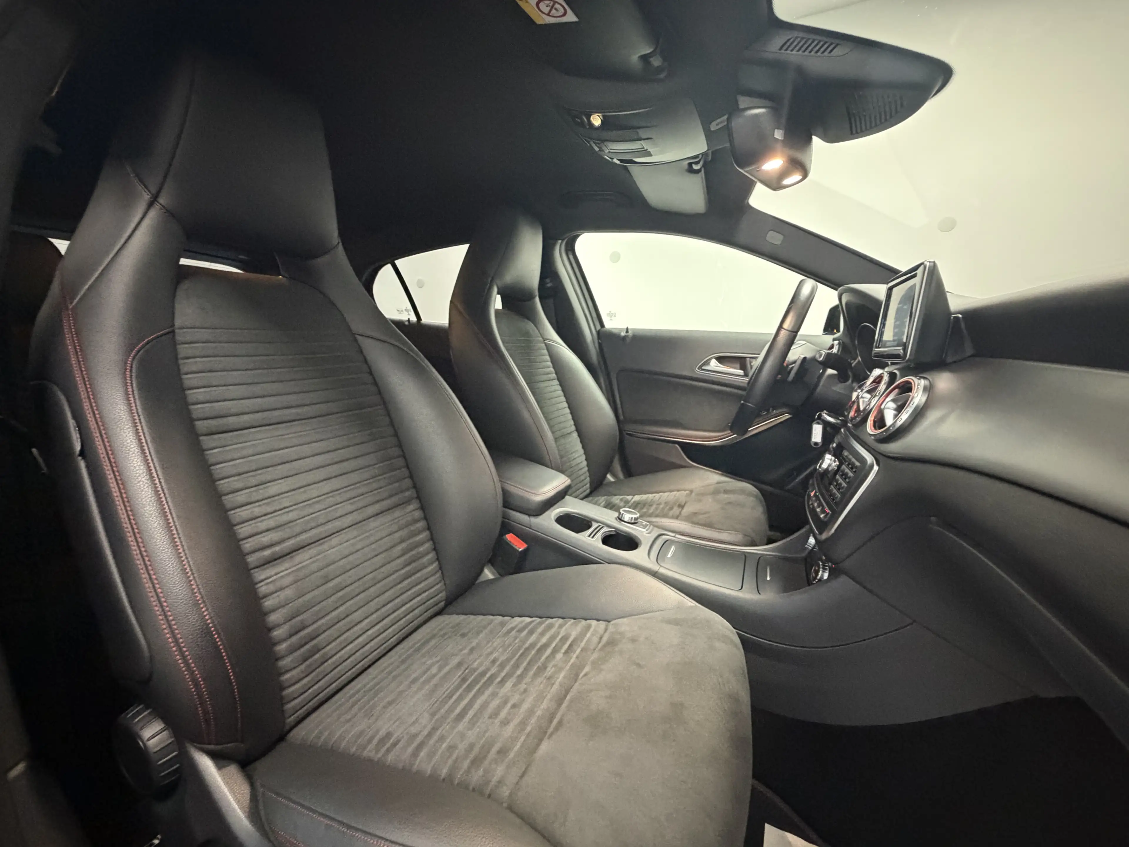 Mercedes-Benz GLA 250 4Matic Aut. AMG Line ILS Kamera AHK Navi — photo 11