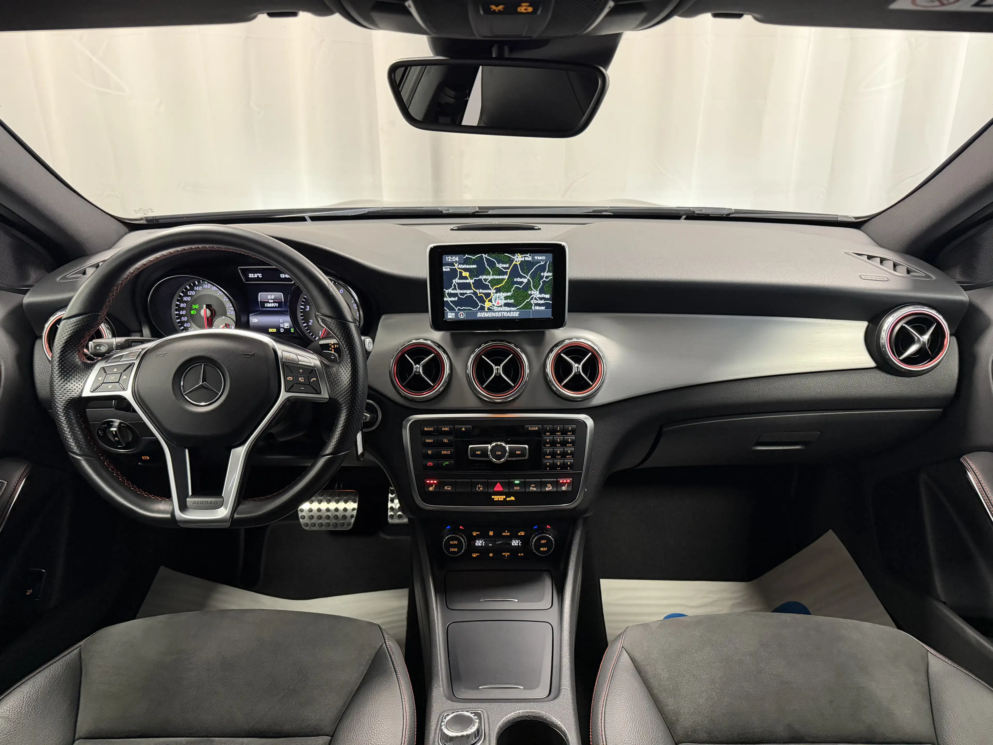 Mercedes-Benz GLA 250 4Matic Aut. AMG Line ILS Kamera AHK Navi — photo 12