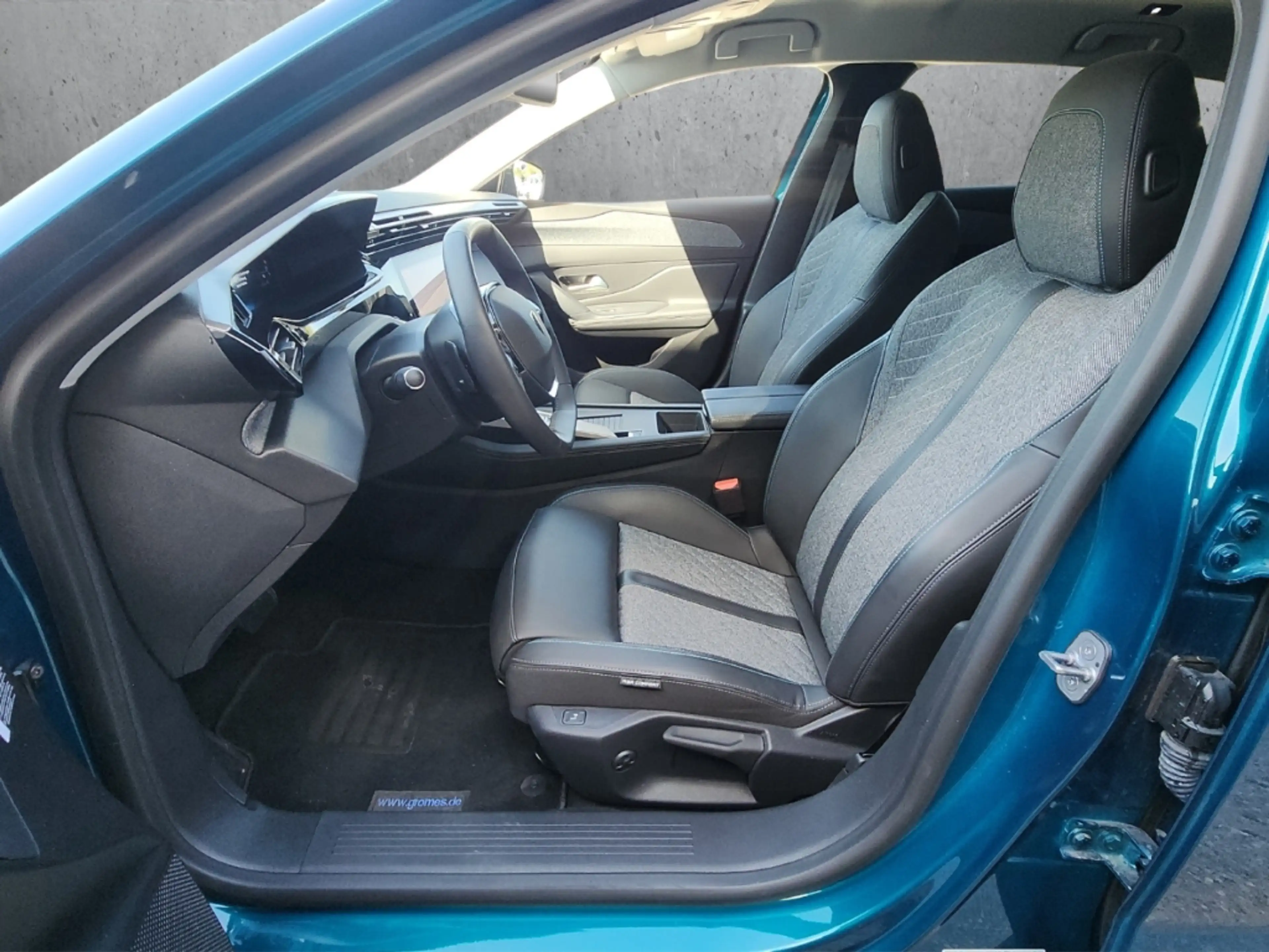 Peugeot 408 Allure PT130 EAT8 Kamera LED ACC CarPlay Navi — photo 9