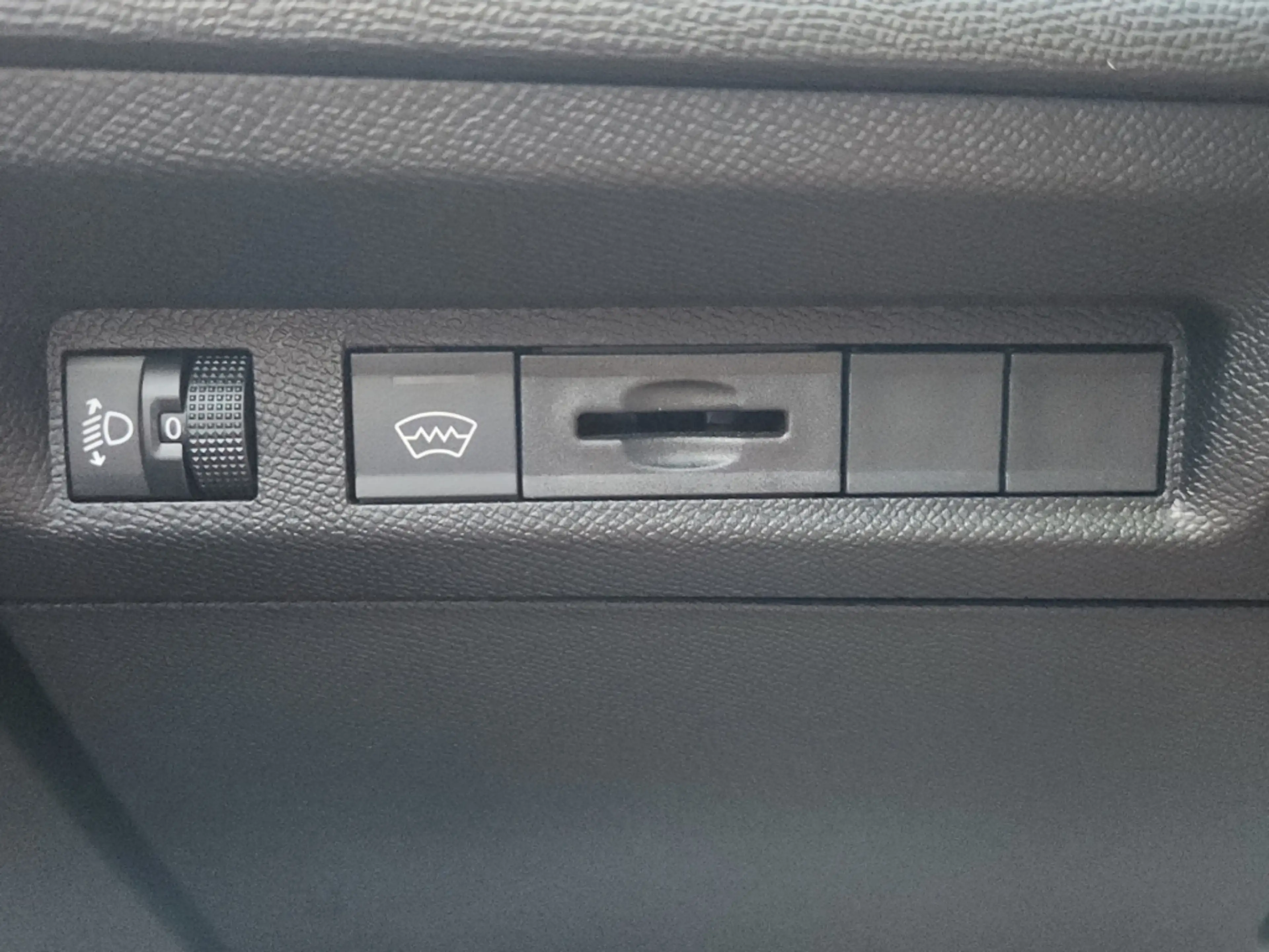 Peugeot 408 Allure PT130 EAT8 Kamera LED ACC CarPlay Navi — photo 19