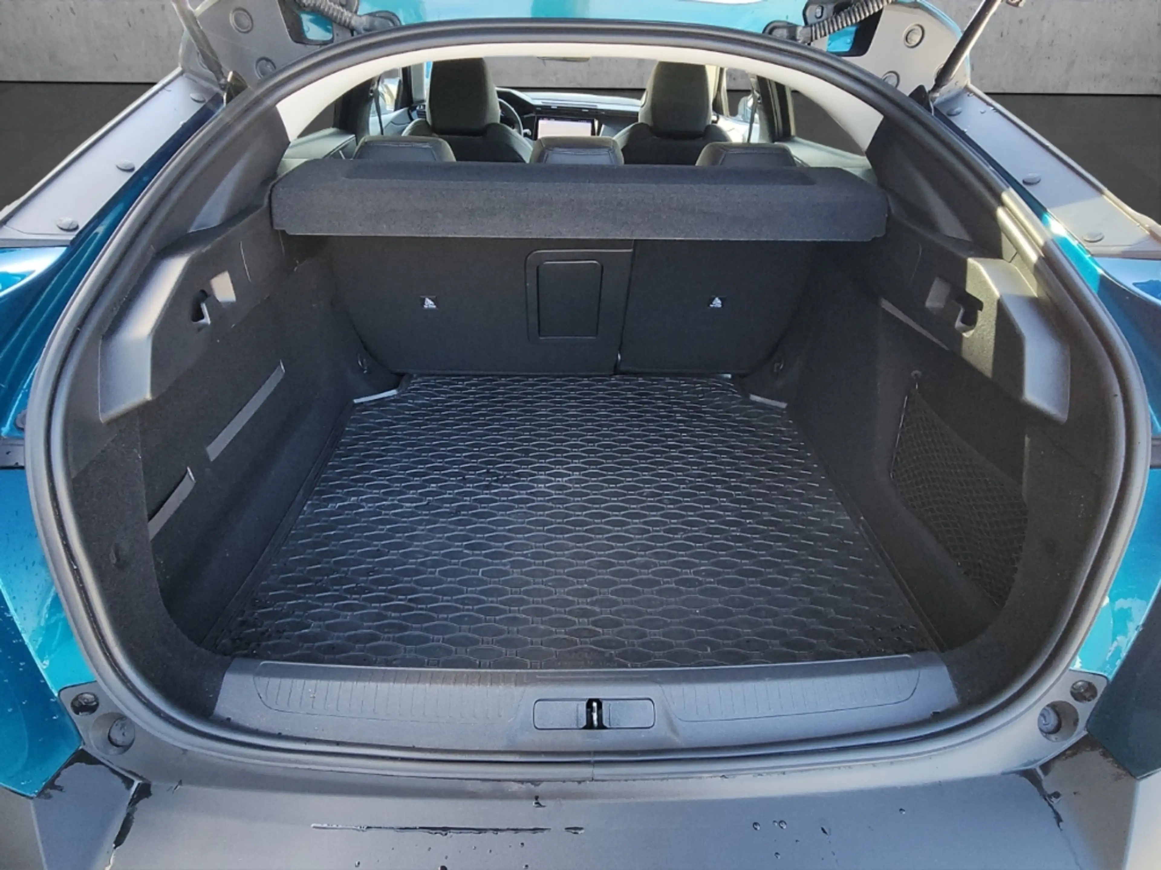 Peugeot 408 Allure PT130 EAT8 Kamera LED ACC CarPlay Navi — photo 7