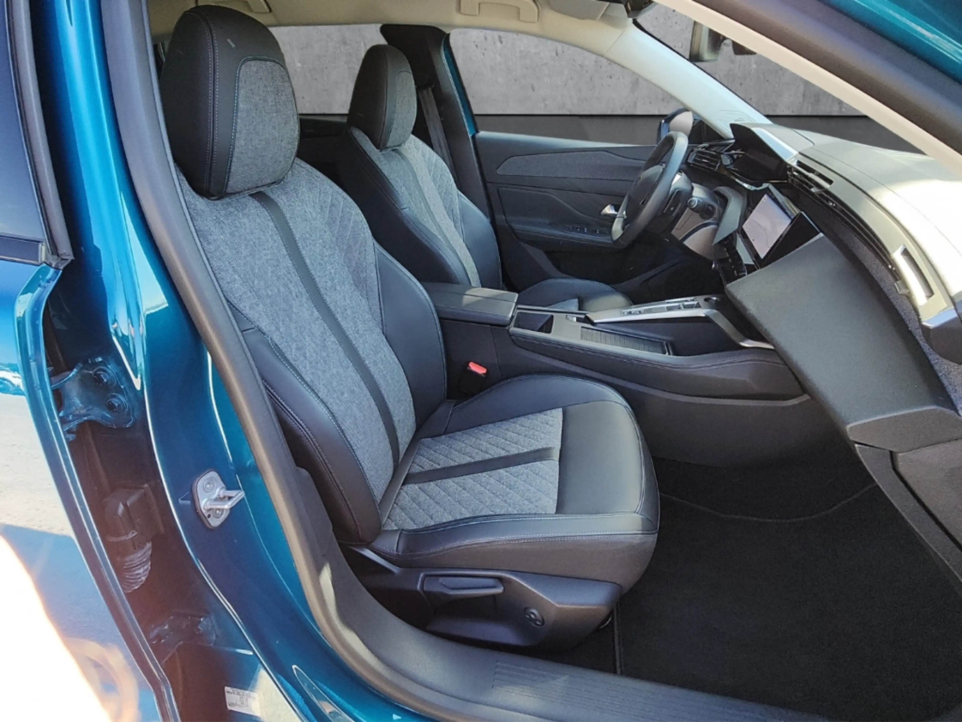 Peugeot 408 Allure PT130 EAT8 Kamera LED ACC CarPlay Navi — photo 13
