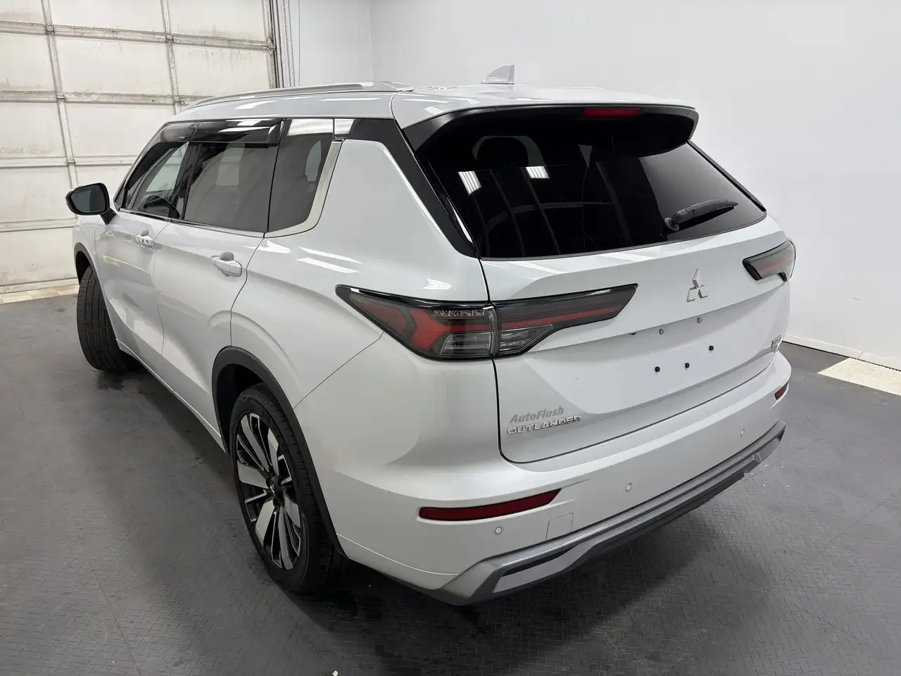 Mitsubishi Outlander снимка Mitsubishi Outlander