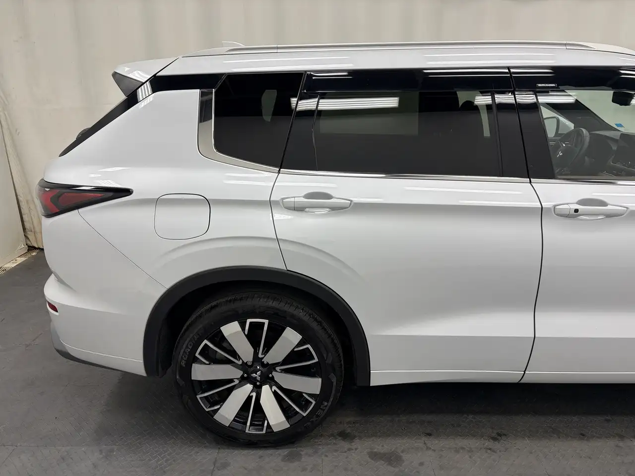 Mitsubishi Outlander снимка Mitsubishi Outlander