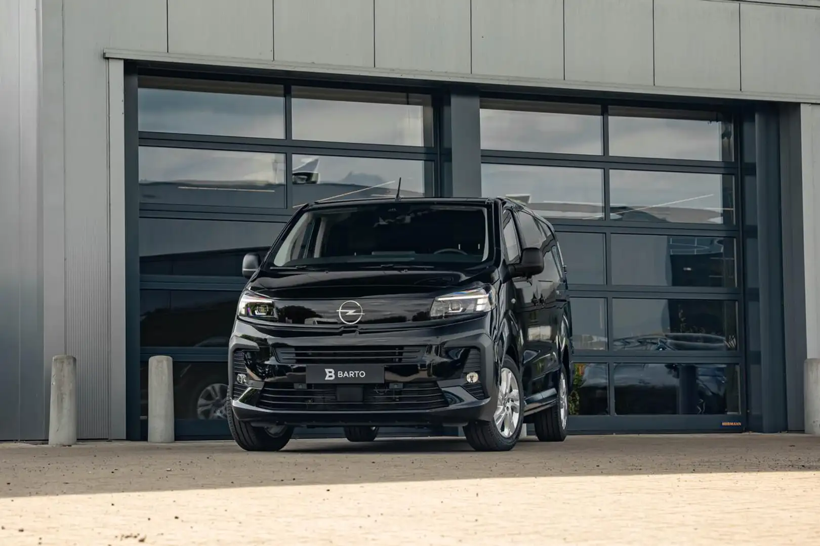 Opel Vivaro 180 PK AT | Luxury Pack | Camera | Navi | Leder... Noir - 1