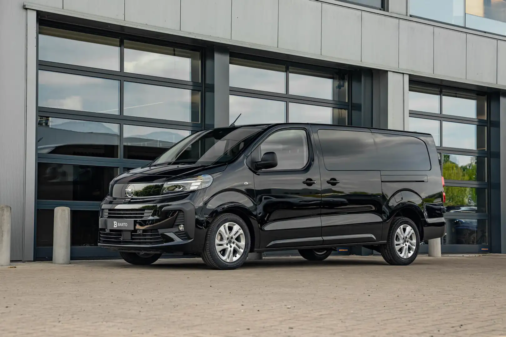 Opel Vivaro 180 PK AT | Luxury Pack | Camera | Navi | Leder... Noir - 2