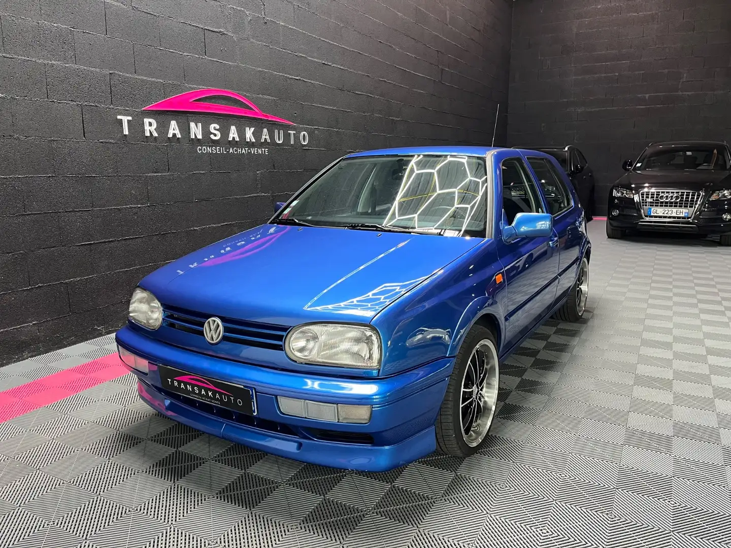 Volkswagen Golf Bleu - 1