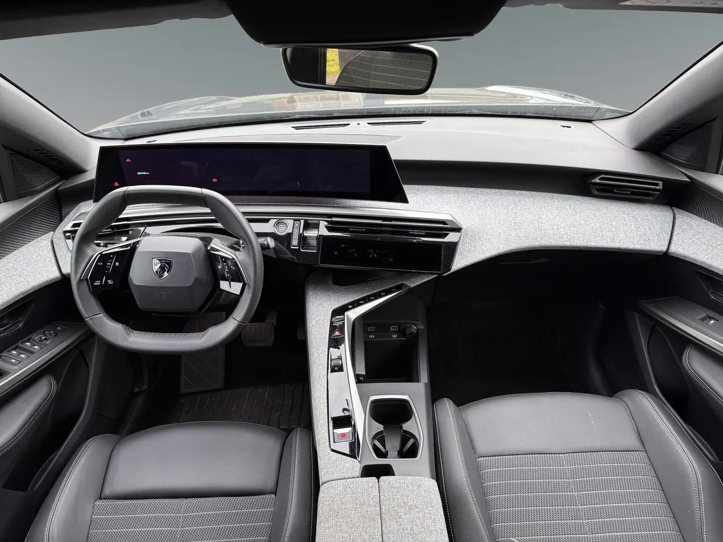 Peugeot 3008 1.2 HYBRID 145 E-DCS6 ALLURE Grau - 2