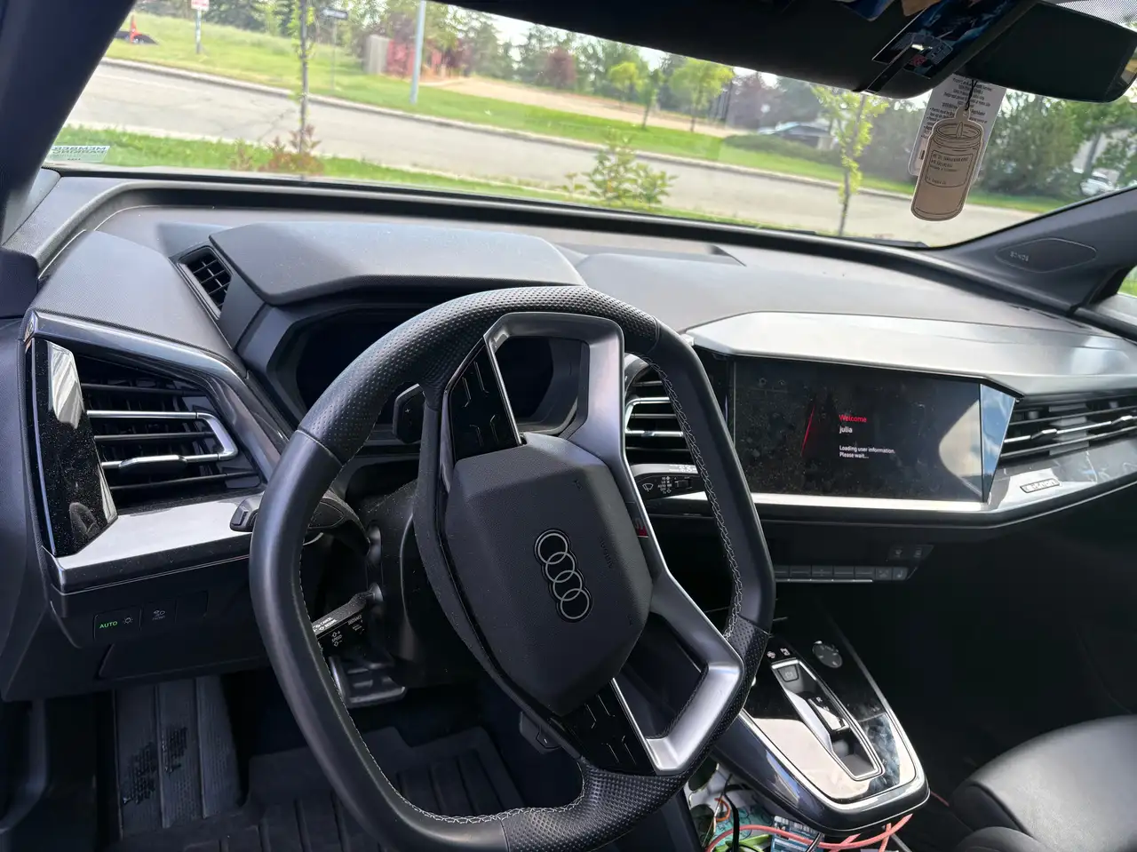 Audi Q4 e-tron photo Audi Q4 e-tron