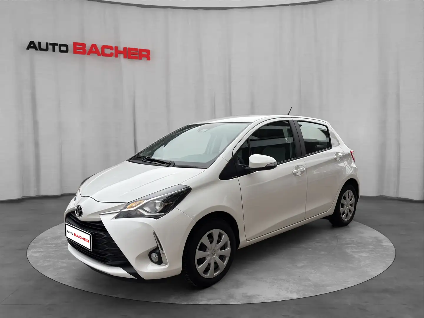 Toyota Yaris YARIS 1,0 ACTIVE Weiß - 1