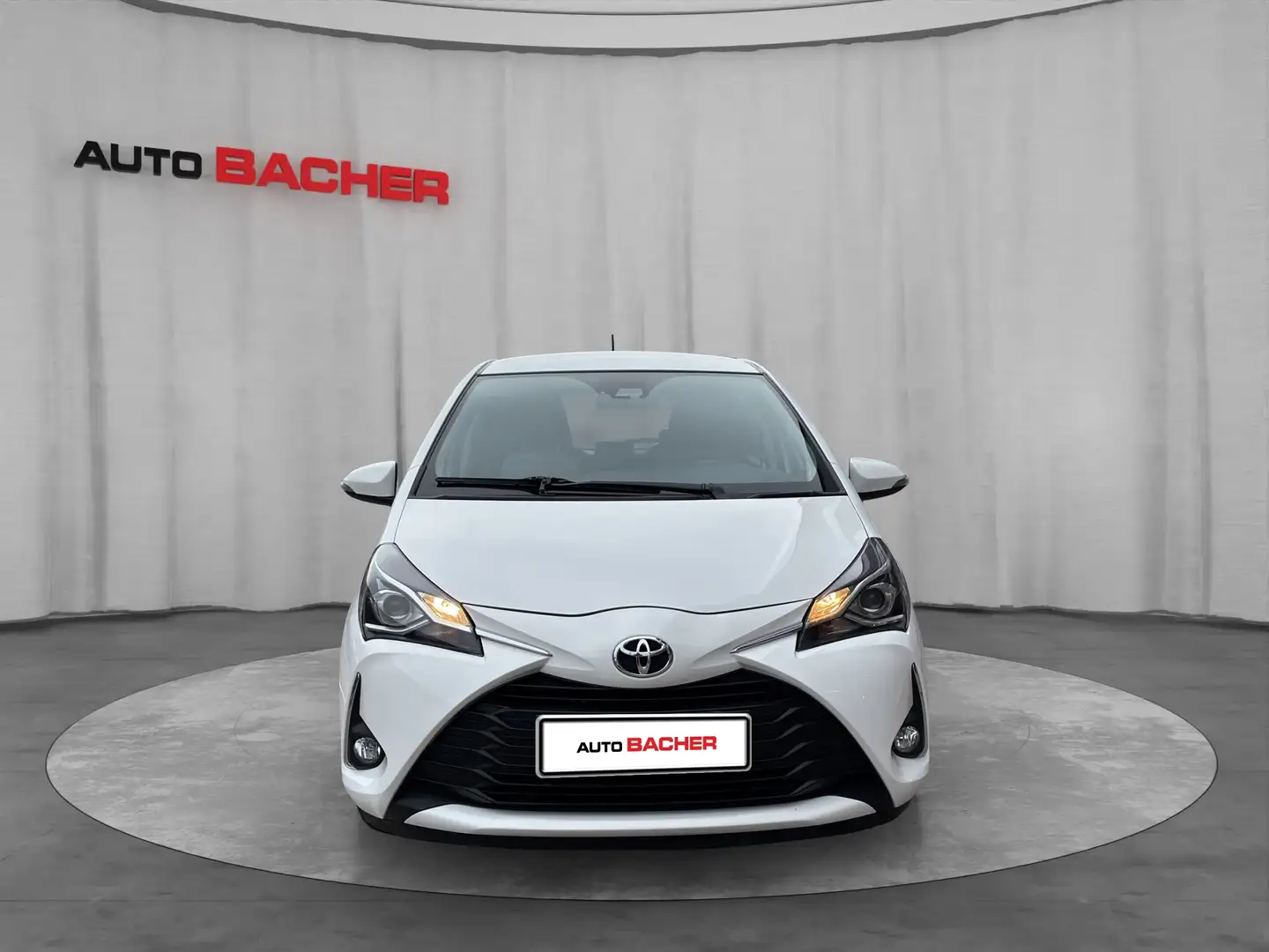 Toyota Yaris YARIS 1,0 ACTIVE Weiß - 2