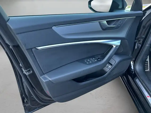 Audi A6 Avant view 7