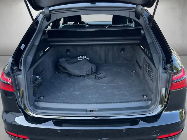Audi A6 Avant view 6