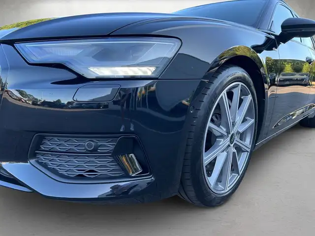 Audi A6 Avant view 5