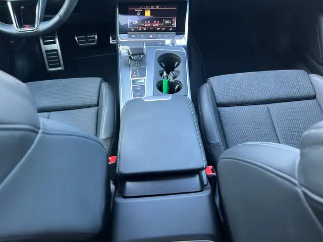 Audi A6 Avant view 10