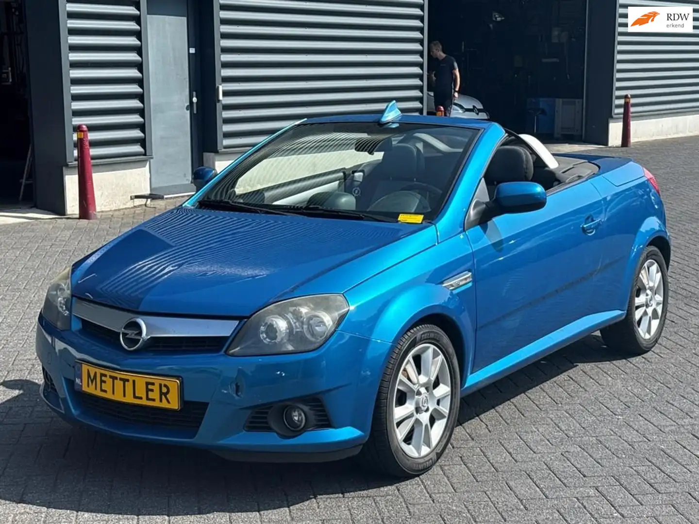 Opel Tigra TwinTop 1.8-16V Cosmo, Airco, NAP, Cabrio Blauw - 1