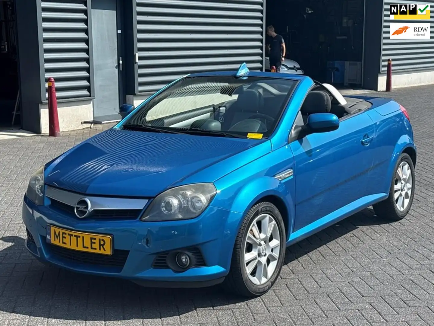 Opel Tigra TwinTop 1.8-16V Cosmo, Airco, NAP, Cabrio Blue - 1