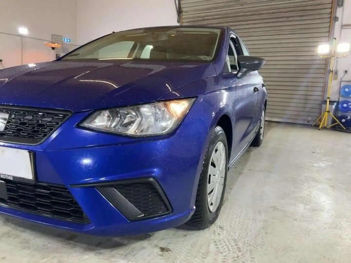 SEAT Ibiza Reference Blau - 2