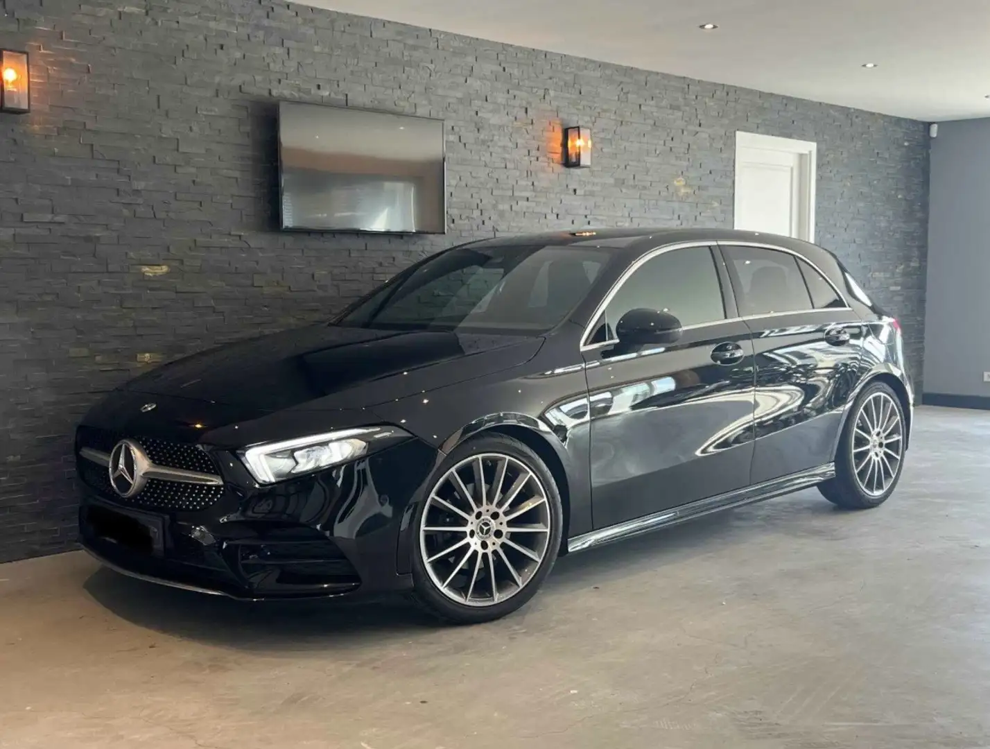 Mercedes-Benz A 180 amg styling + leder pakket! Zwart - 1