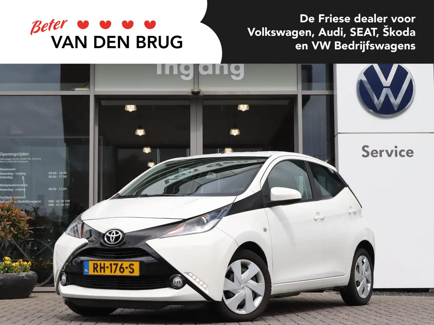 Toyota Aygo 1.0 69 pk VVT-i x-play | Airco | Bluetooth | Led d Wit - 1