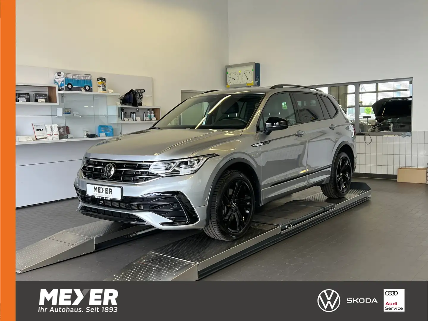 Volkswagen Tiguan Allspace R-Line 2.0 TDI DSG 4Motion *AHK,IQ.Light,BlackSty Plateado - 1