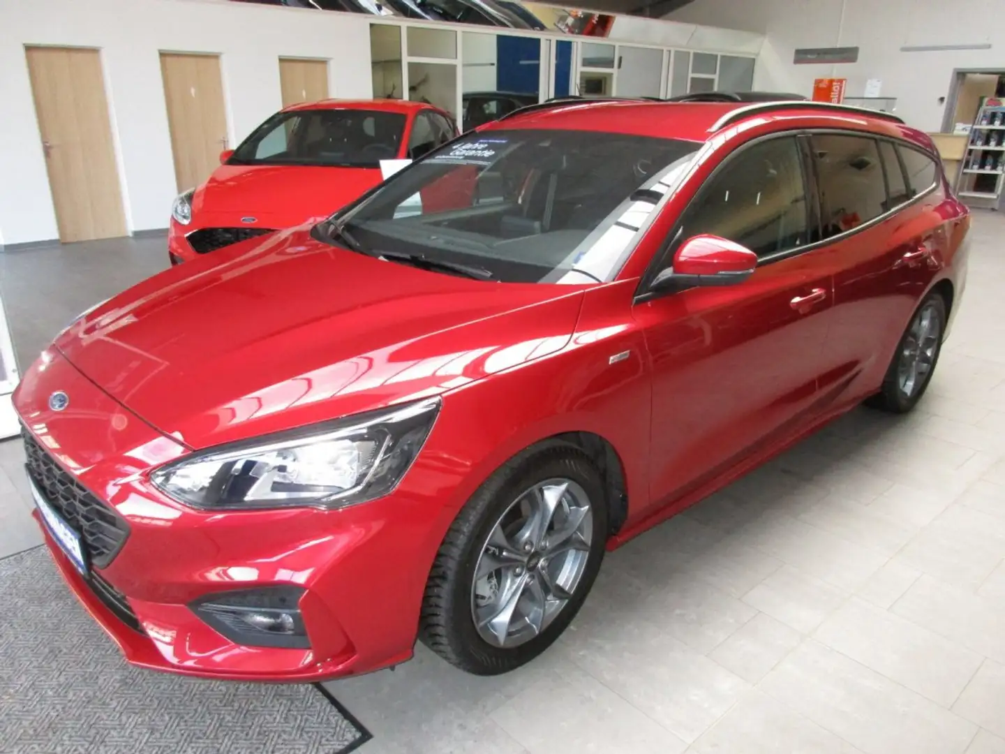 Ford Focus Turnier 1.0 EcoBoost  Mild-Hybrid ST-Line mit Navi Rot - 1