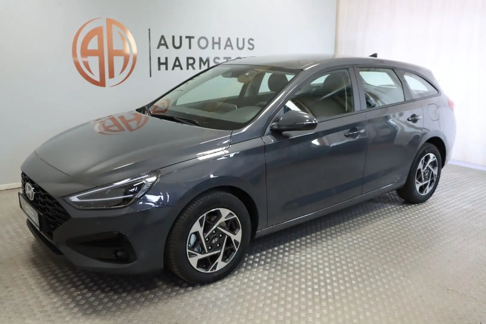 Hyundai i30 cw Comfort AT LED Navi SH Alufelgen Kamera Grau - 2