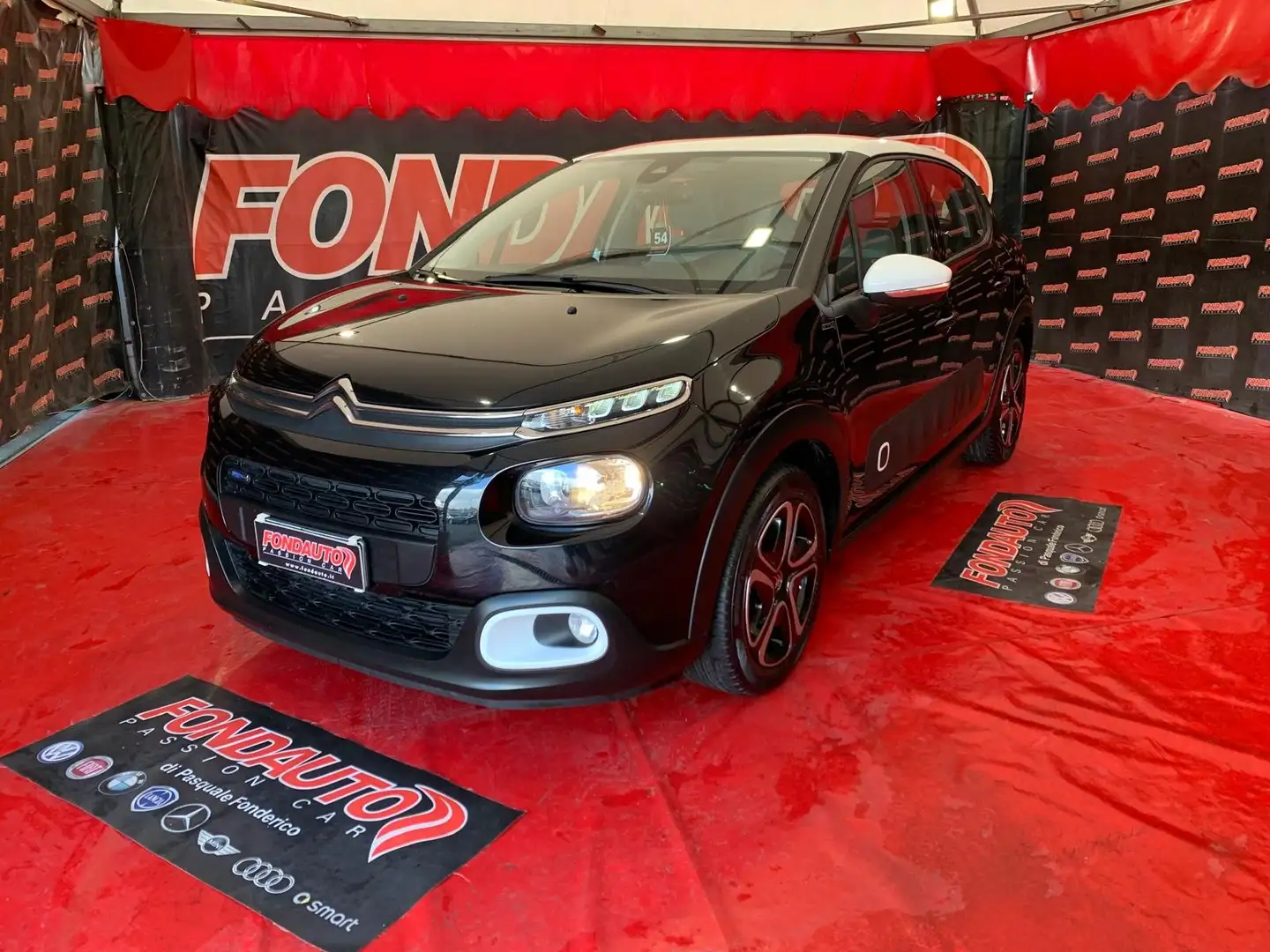 Citroen C3 C3 1.2 puretech Shine 82cv Zwart - 1