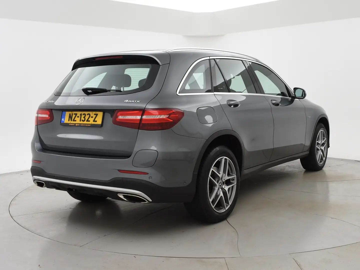 Mercedes-Benz GLC 350 350e PLUG-IN HYBRID 320 PK 4MATIC AMG SPORT + WEGK Grau - 2
