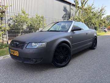 Cabriolet 2.4 V6 Pro Line / AUTOMAAT / MAT ZWART /