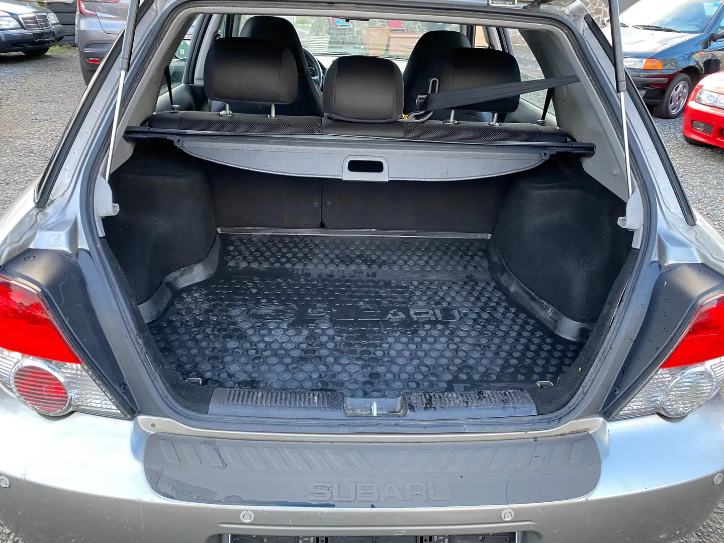 Subaru Impreza Kombi 2.0 GX 4x4 Gris - 2