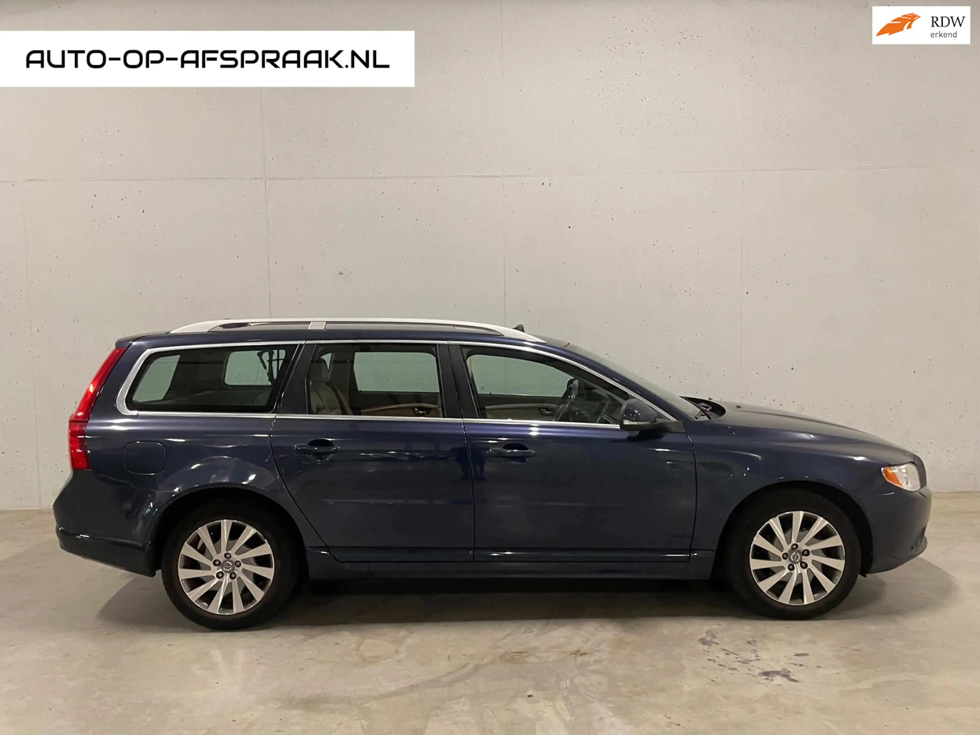 Volvo V70 1.6 T4 Pano Trekhaak Leer Navi Memory