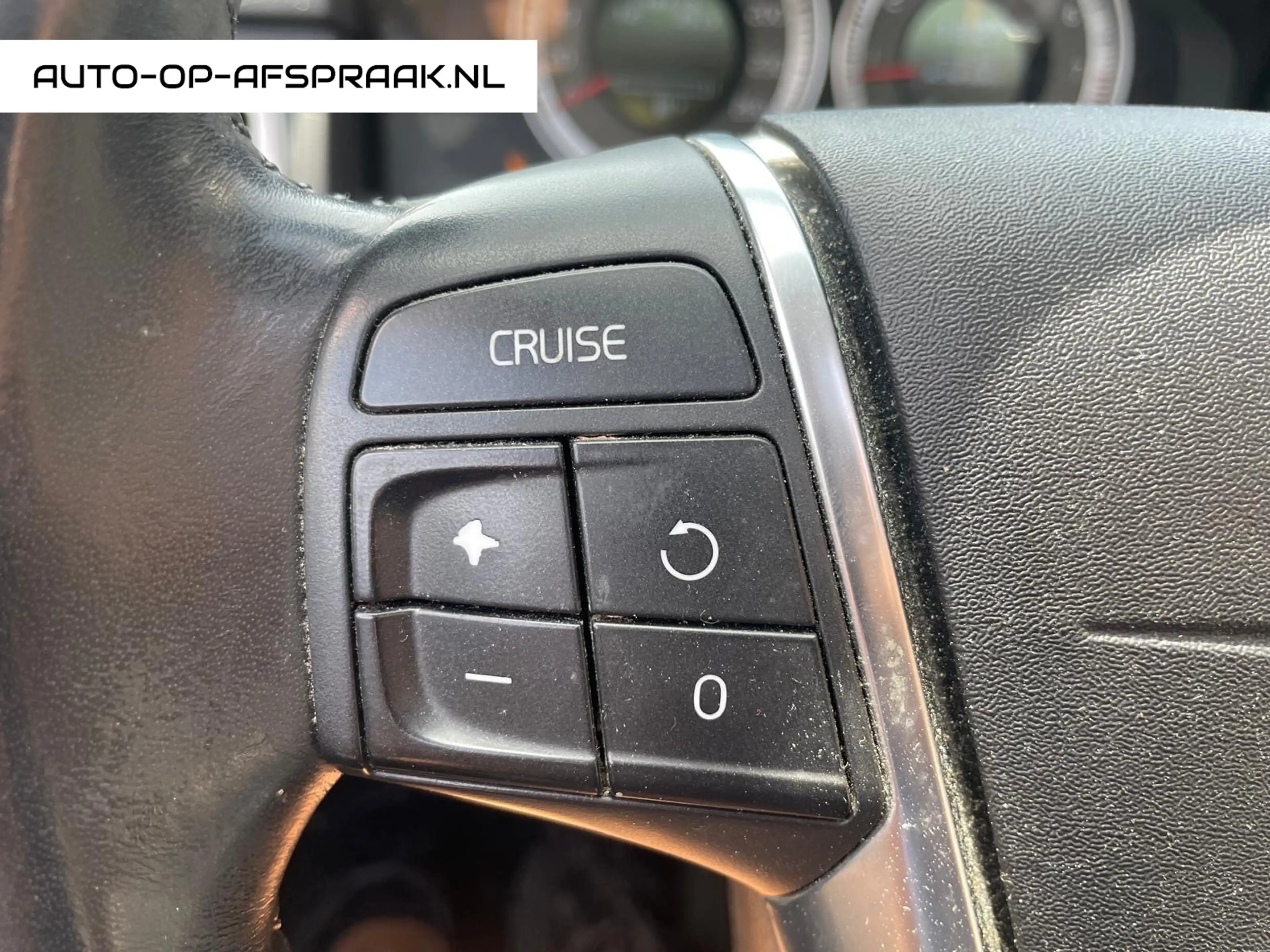 Volvo V70 1.6 T4 Pano Trekhaak Leer Navi Memory — photo 13