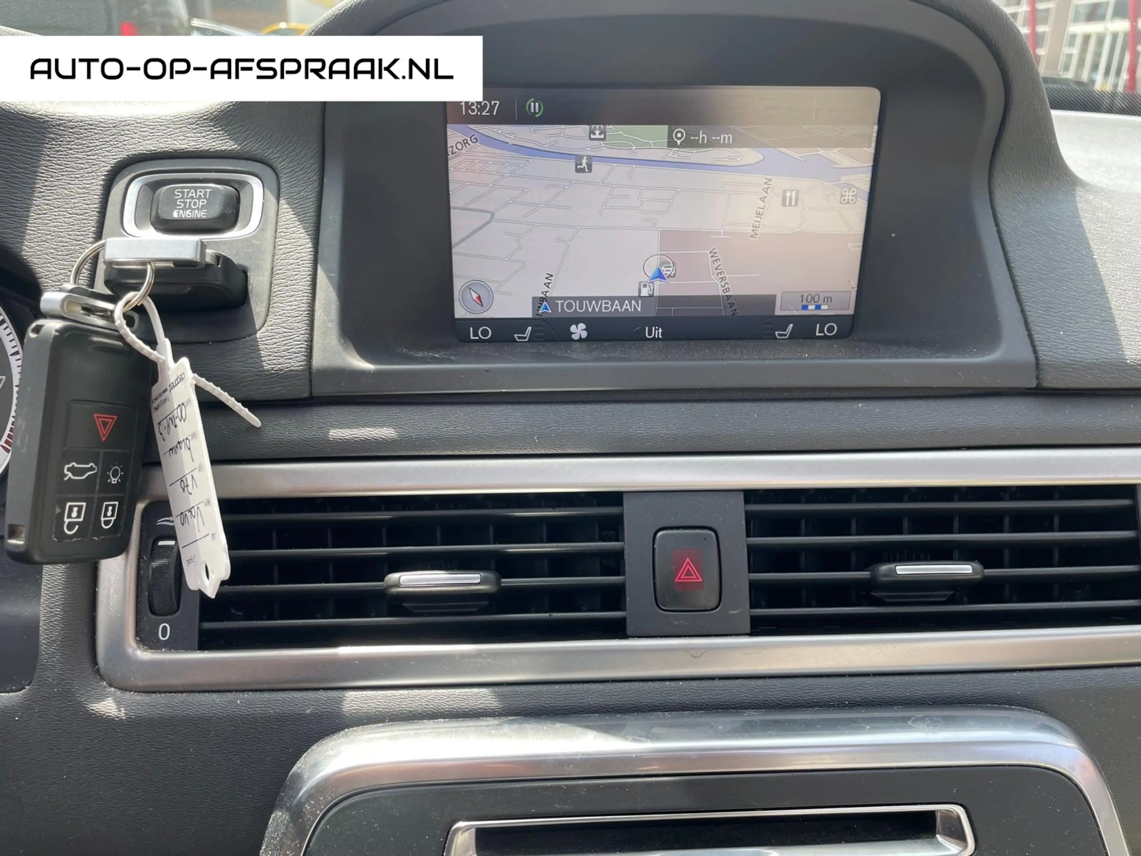 Volvo V70 1.6 T4 Pano Trekhaak Leer Navi Memory — photo 11