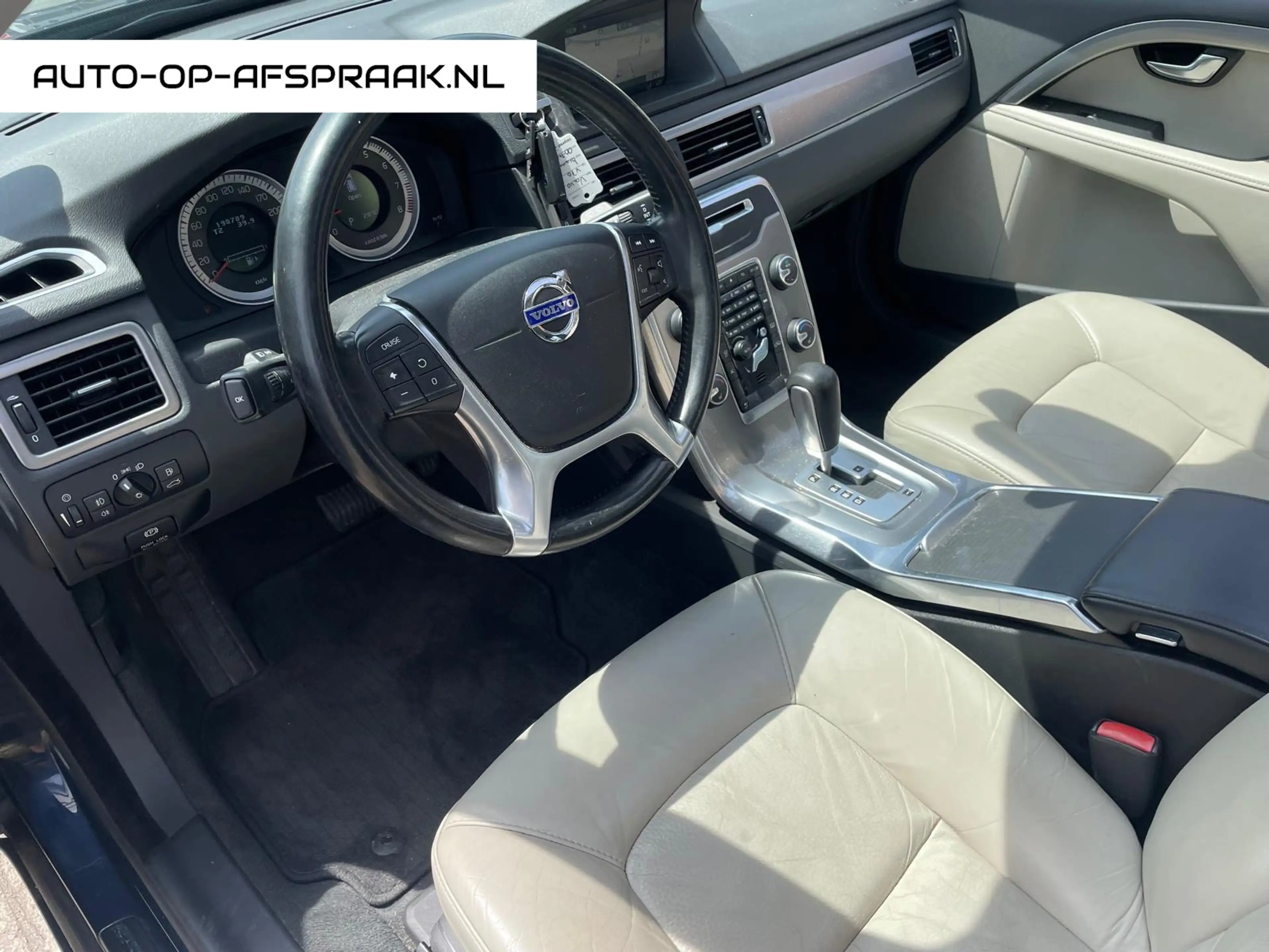 Volvo V70 1.6 T4 Pano Trekhaak Leer Navi Memory — photo 15