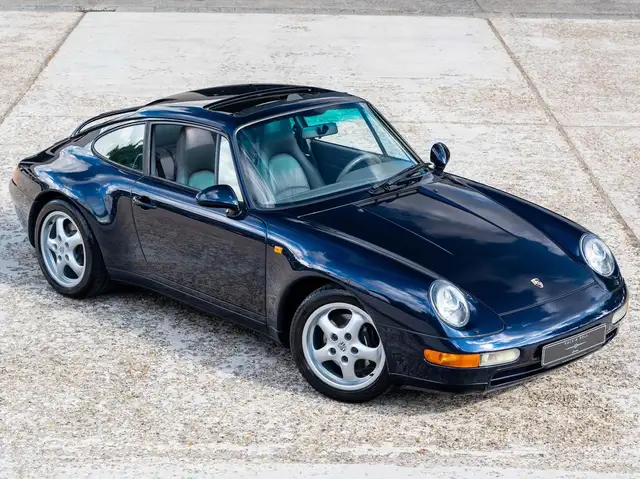 Porsche 993 Carrera 2 | Beautiful combination of Midnight Blue Pearl L39C with a full leather Classic Grey interior